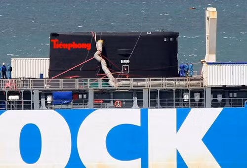 Trước đó, biển tên Đà Nẵng đã được gắn lên tháp tàu 186 – Đà Nẵng.