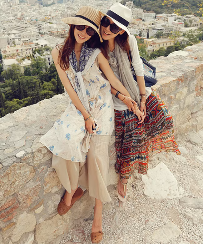 Gương mặt trái tim: Trán cao và phần cằm nhọn chính là đặc điểm của gương mặt trái tim. Nếu sỡ hữu kiểu gương mặt này, bạn nên chọn những kiểu mũ có phần vành rộng vừa phải để làm hẹp bớt phần trán là ổn. Nguồn: cungmua.