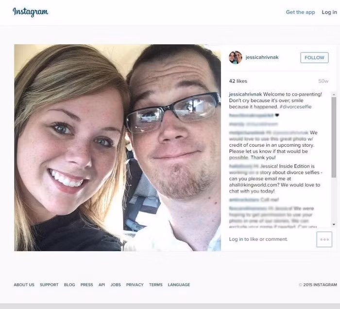 Cặp đôi này chụp cùng nhau và trích dẫn một câu nói rất thâm thúy "Đừng khóc vì những gì đã kết thúc, hãy mỉm cười vì nó đã trôi qua".