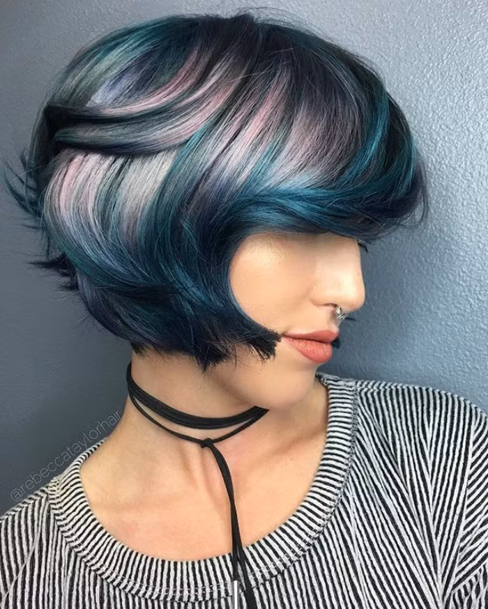 Không chỉ tóc dài, mà những kiểu đầu ngắn cũng hoàn toàn có thể tạo kiểu tóc này.