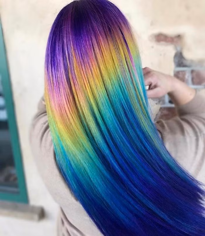 Ý tưởng chính của xu hướng này là nhuộm một lớp ombre nhưng lại tạo thành một lớp cầu vồng phủ theo chiều ngang hoặc chiều dọc. Nhìn xa, cả mái tóc sẽ tạo ra hiệu ứng là chùm tia laze.