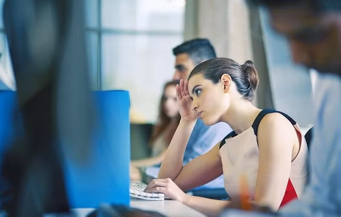 Nhiều người không biết rằng, cách giảm cân cấp tốc đó không phải cách hay đối với sức khỏe tổng thể. Đôi khi hạn chế calo quá mức lại là con dao hai lưỡi gây kích ứng cho cơ thể. Dưới đây là một vài dấu hiệu cho thấy bạn đang thiếu hụt calo trầm trọng.