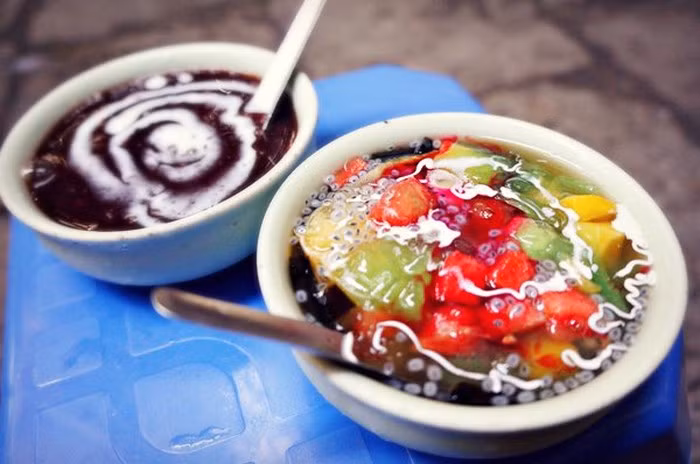 Chè Bobo cha cha Malaysia. Món chè Bobo chacha không còn lạ với giới trẻ Việt nhưng ít ai biết nó có xuất xứ từ Malaysia. Chè được làm từ những hạt trân châu kết hợp các loại trái cây tươi trộn nước đường ngọt thanh. Ảnh: Duongdo.