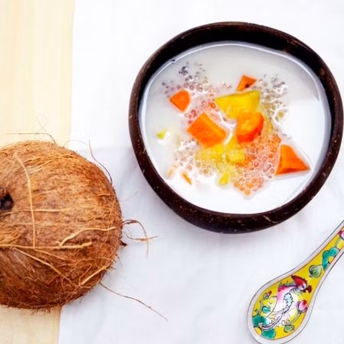 Chè Bobo chacha thường được dùng để tráng miệng, ăn nóng hay lạnh đều rất ngon. Tùy theo sở thích mà bạn có thể cho thêm các loại củ khác nhau để tạo nên món chè thập cẩm hấp dẫn và bổ dưỡng. Với vài bước đơn giản, chỉ cần bạn làm theo đúng hướng dẫn là sẽ có ngay món ăn đúng chuẩn Malaysia. Ảnh: Pinterest.