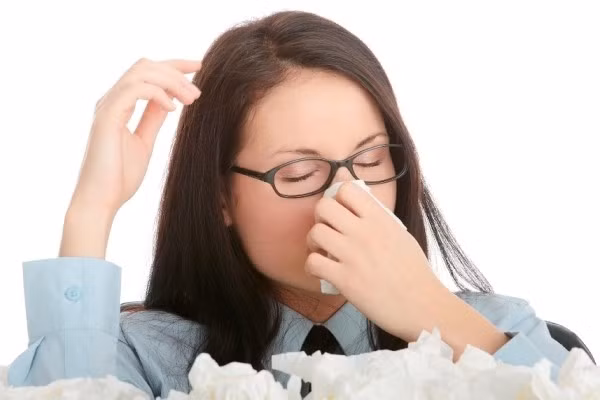 Suy giảm hệ miễn dịch: Thường xuyên ở tình trạng thức đêm, mệt mỏi, tinh thần không thoải mái sẽ khiến hệ miễn dịch bị suy giảm. Do đó các chứng bệnh như dị ứng, cảm lạnh… sẽ thường xuyên xảy ra. Ảnh: cordyceps