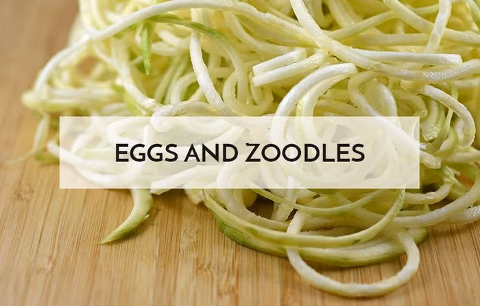 Bí xanh nấu cùng trứng. Đây là công thức bữa sáng giảm cân tuyệt vời bởi nó chứa hàm lượng chất xơ và nước cao. Kết hợp cùng chất đạm trong trứng sẽ giúp bạn no lâu và cung cấp đủ năng lượng cho đến giờ ăn trưa.