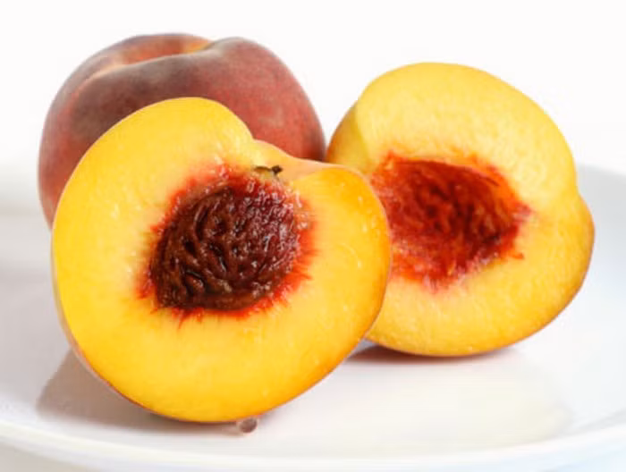 Đào tươi nướng bơ. Một loại trái cây cũng có rất nhiều trong mùa hè đó là quả đào. Bộ đôi chất đạm và chất xơ là quả đào và bơ sẽ đặc biệt làm bạn no lâu cho đến bữa trưa.