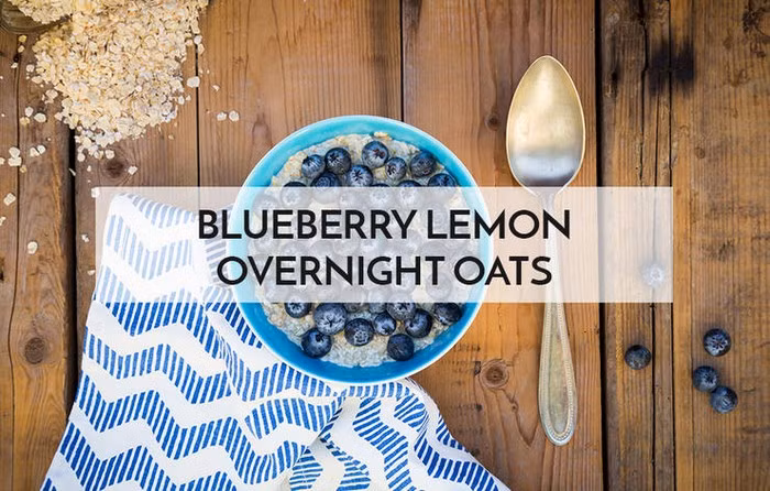 Việt quất ngâm yến mạch qua đêm. Sự kết hợp cùng quả việt quất, sữa chua và yến mạch trong thực đơn bữa sáng này sẽ mang lại nhiều chất xơ và protein cho bữa ăn của bạn. Bạn hãy trộn 3 loại này cùng nhau và để tủ lạnh qua đêm.