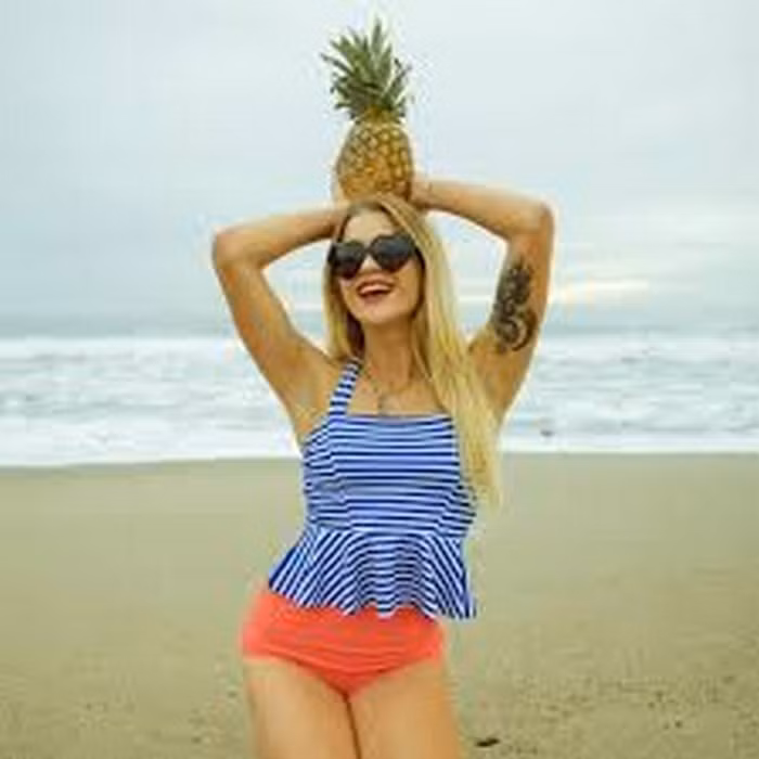 Tankini. Là kiểu bikini cách điệu để giúp những người có vòng 2 to có thể tự tin hơn. Nó có hai kiểu cho bạn lựa chọn, khoe vòng 1 hay freesize khiến bạn mặc thoải mái hơn. Ảnh: LT.