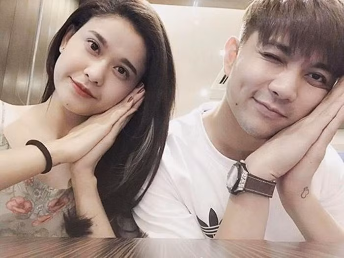 Những ngày qua, cư dân mạng xôn xao tin cặp đôi Tim-Trương Quỳnh Anh ly hôn sau 7 năm gắn bó. Tuy vậy, nhân vật chính vẫn cười tươi rói và im lặng trước thông tin này. Ảnh: FBTruongquynhanh.
