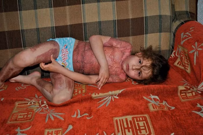 Các nhân vật hoạt hình sẽ hướng dẫn vô cùng nguy hiểm ““Vào lúc nửa đêm, khi tất cả mọi người đã chìm trong giấc ngủ, hãy rời khỏi giường và đi quanh phòng 3 lần. Sau đó, niệm câu thần chú: “Vương quốc Afley, những nàng tiên nhỏ ngọt ngào, hãy cho tôi sức mạnh, tôi cầu xin người”.