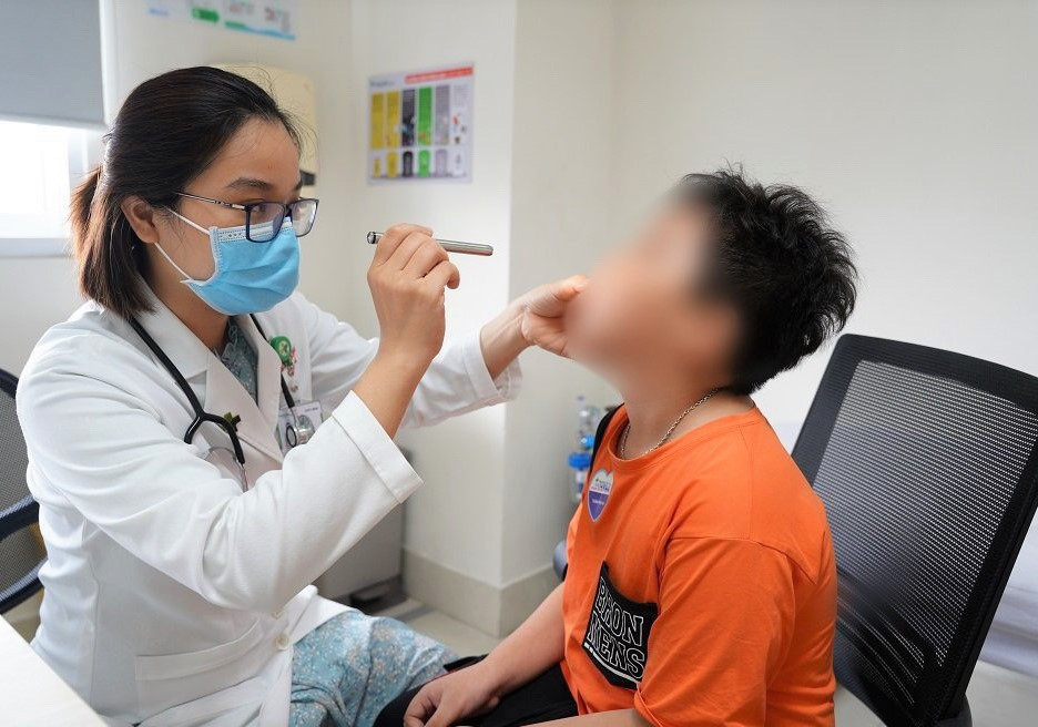 Chảy nước mũi suốt 2 tháng vì thun cột tóc kẹt trong hốc mũi - Hình 2 Chay nuoc mui suot 2 thang vi thun cot toc ket trong hoc mui-Hinh-2