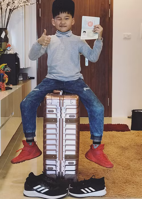 Vợ chồng Bảo Thanh dẫn con trai đi du xuân là một trong những tin tức sao Việt trong ngày 23/2.