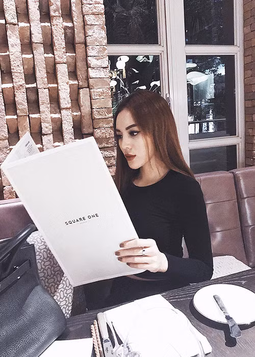 Kỳ Duyên tâm sự: “Đôi khi hạnh phúc là khi nhìn người thân yêu cười thật tươi, là khi được ăn món mình thích, tới nơi mình muốn”.