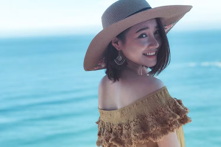 Sao Việt Nhã Phương tươi rói trong chuyến đi biển.