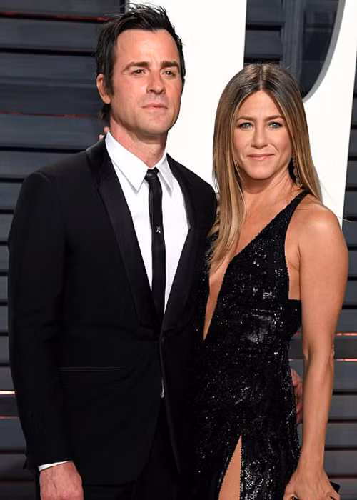 Năm 2011, Jennifer và Justin bắt đầu hẹn hò. Năm 2015, cặp đôi bí mật tổ chức đám cưới.