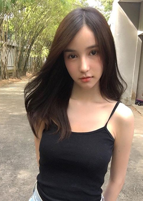 Yoshi đại diện nhan sắc người đẹp chuyển giới Thái Lan tại cuộc thi Hoa hậu Chuyển giới Quốc tế 2018.