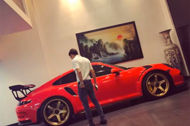 Tháng 1/2018, nữ ca sĩ đăng ảnh thiếu gia phố núi và lần đầu gọi tên nửa kia của mình. Ảnh: FBNV