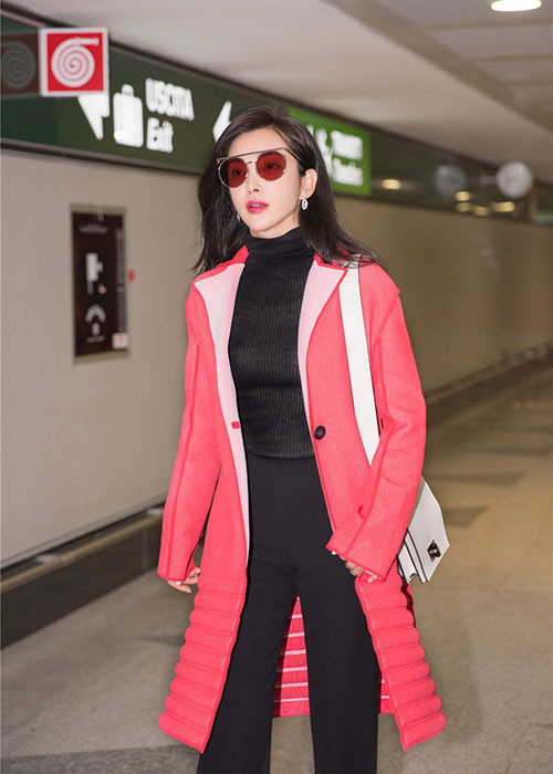 Lý Băng Băng gặt hái nhiều thành công trong sự nghiệp diễn xuất. Chuyện tình riêng của cô cũng như ý. Hiện nữ diễn viên đang hạnh phúc bên bạn trai kém cô 15 tuổi. Ảnh: Sina