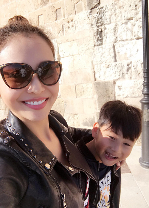 Bé Bảo Nam là con trai của Jennifer Phạm và chồng cũ Quang Dũng.