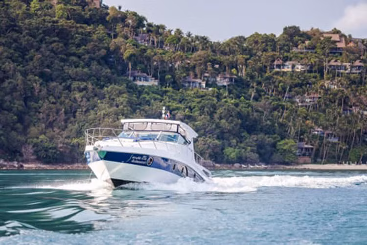 12. Du lịch trên đảo Koh Samui: Vùng biển ấm áp của Thái Lan này là điểm đến tuyệt vời cho các cặp đôi. Con tàu tư nhân Siam Seas sẽ cung cấp tất cả các dịch vụ hoàn hảo, bạn chỉ cần lên tàu và tận hưởng. Giá :950$/ cặp đôi