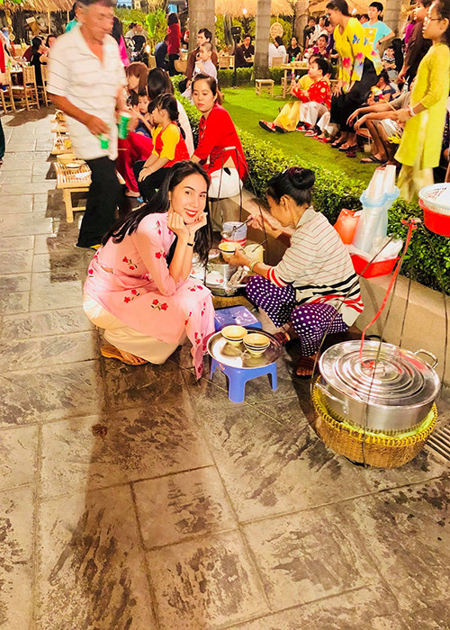 Thủy Tiên hào hứng tận hưởng không khí Tết quê.