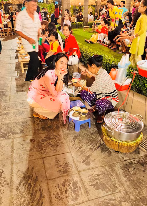 Thủy Tiên hào hứng tận hưởng không khí Tết quê.