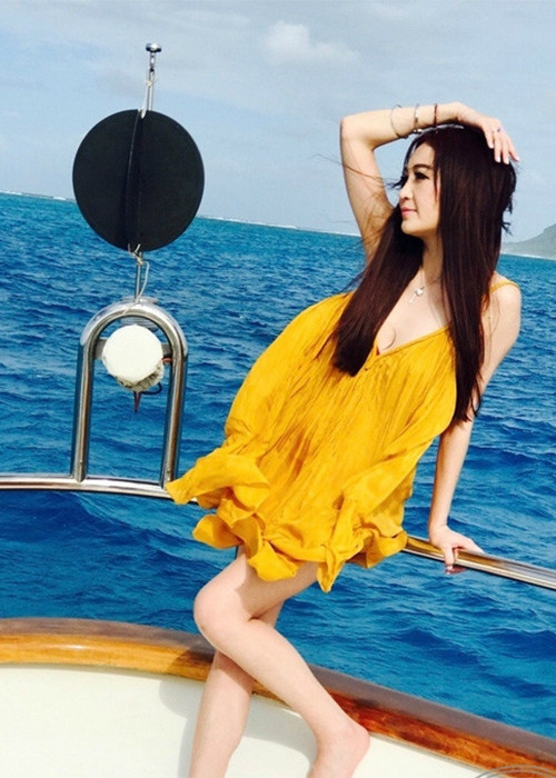 Ngoài gương mặt trẻ trung, "nàng Đắc Kỷ" còn sở hữu vóc dáng thon gọn, quyến rũ.