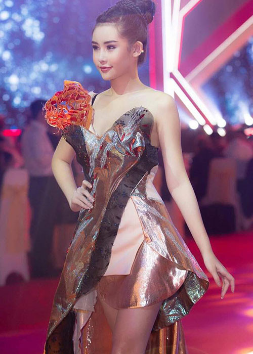 Sau ồn ào, Ngân Anh xin lỗi Nguyễn Thị Thành và phân trần không có ý xúc phạm đàn chị.