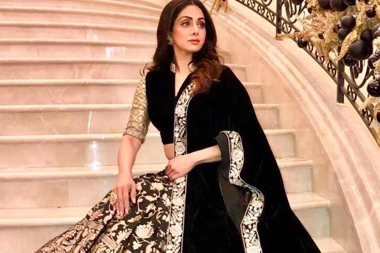 Thông tin minh tinh Bollywood nổi tiếng mọi thời đại qua đời khiến gia đình, bạn bè, đồng nghiệp và người hâm mộ tiếc thương.