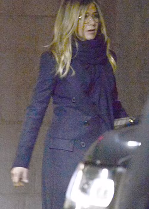 Lần đầu lộ diện sau ồn ào đời tư, Jennifer Aniston trông khá buồn bã.