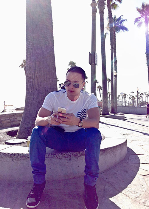 Cao Thái Sơn viết trên trang cá nhân: “Nghe mọi người đồn là mình để tóc ngắn đẹp trai hơn tóc dài”.