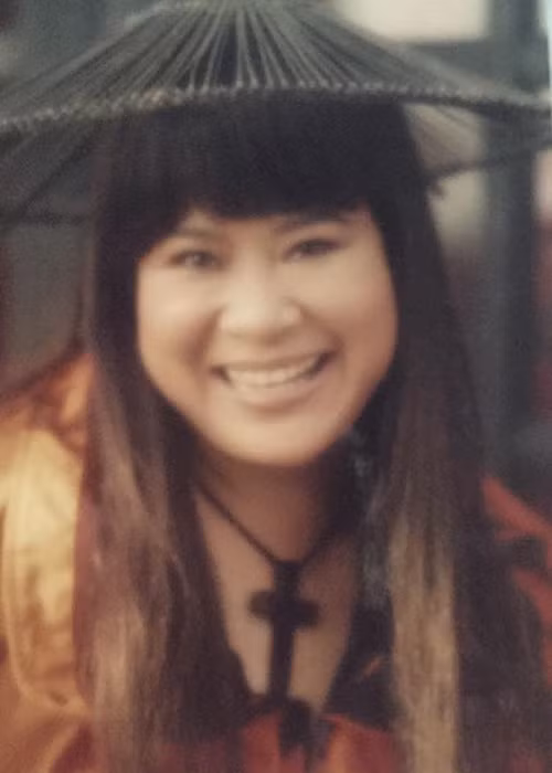 Mới đây, trên trang cá nhân, nghệ sĩ Minh Vượng vừa khoe ảnh để tóc dài kèm chú thích: “Hai mươi năm trước mơ mộng đẹp”.