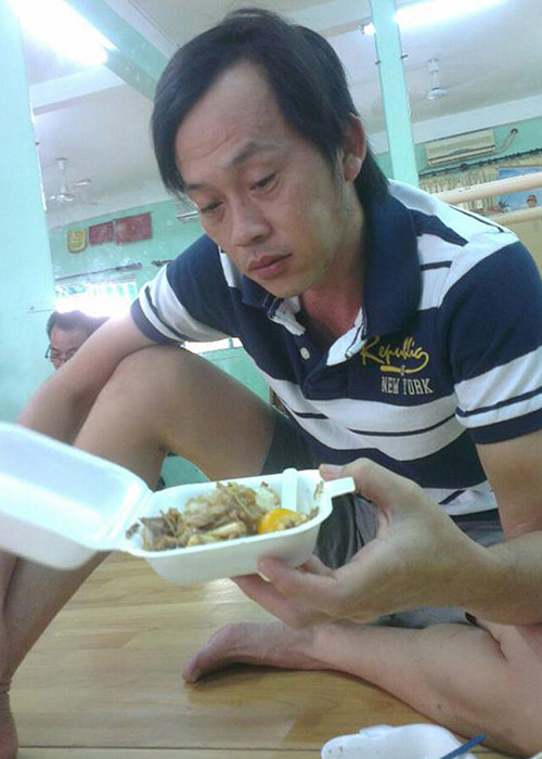 Hoài Linh sút cân vì liên tục chạy show để có tiền xây dựng nhà thờ Tổ nghiệp - một tâm nguyện lớn trong đời của nam danh hài. Ảnh: Dân Việt