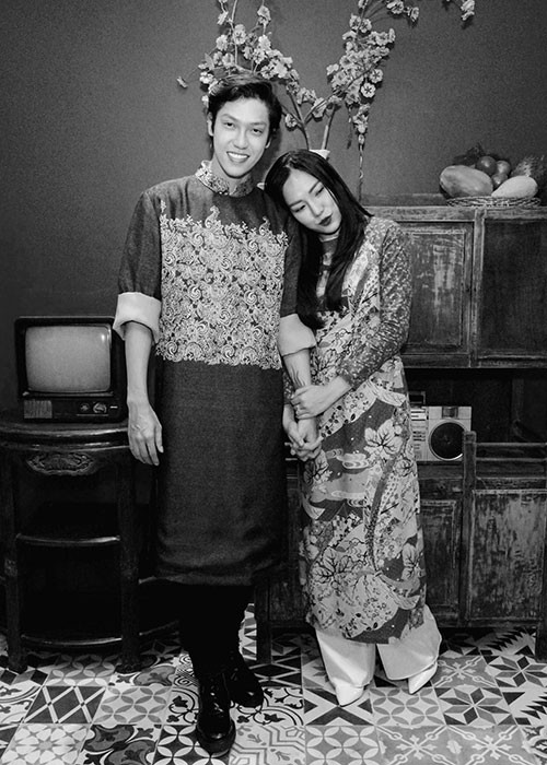 Cặp đôi sao Việt Hiền Sến - Lý Phương Châu diện áo dài đón Tết.