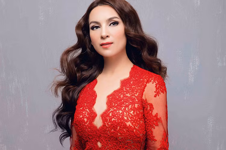 Ở tuổi 46, bà mẹ nhiều con nhất showbiz Việt vẫn tươi trẻ.