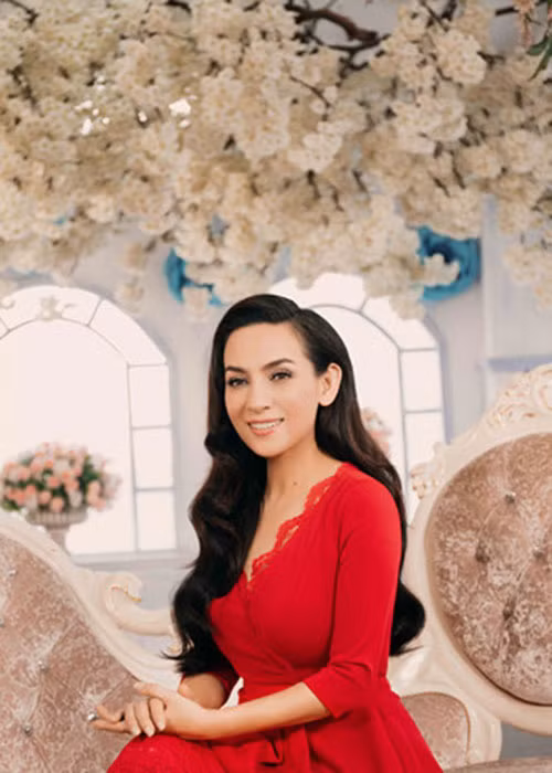 Giọng ca sinh năm 1972 tự tin khoe vóc dáng thon gọn sau nỗ lực tập luyện để giảm cân.