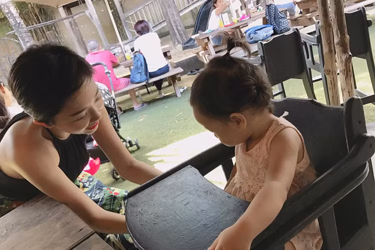 Misu trông khá bụ bẫm. Ngoài ra, dù chỉ mới được hơn 2 tuổi, bé đã tỏ ra yêu thích âm nhạc.