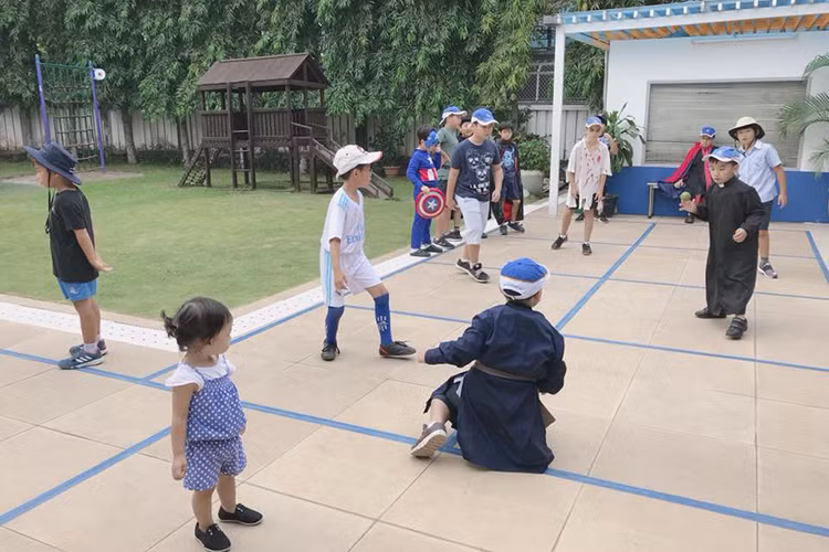 Dù bận rộn nhưng Lưu Hương Giang và chồng luôn dành nhiều thời gian chăm sóc bé Misu.