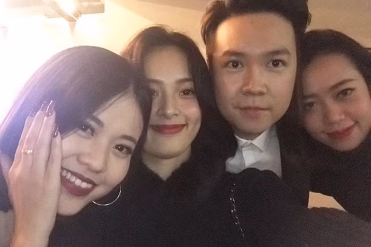 Giống Cường Đô la, Hạ Vi dường như cũng đang hạnh phúc với cuộc sống hiện tại. Ảnh: FBNV