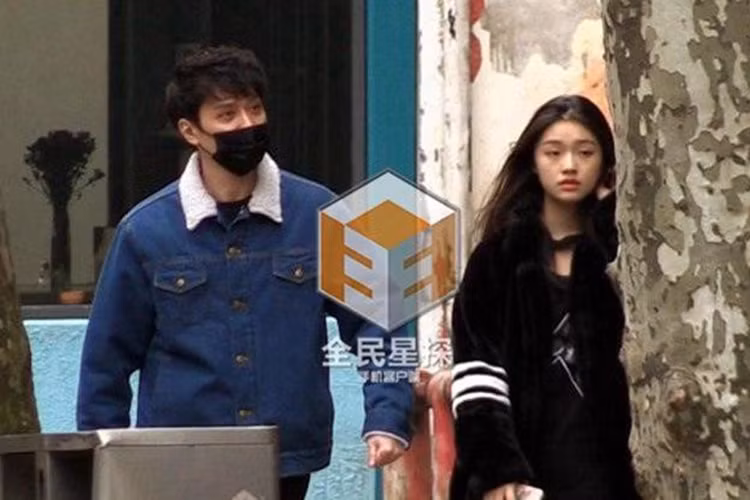 Lâm Duẫn cũng từng là bạn gái của Phùng Thiệu Phong. Cặp đôi bị bắt gặp bí mật hẹn hò vào tháng 2/2016. Ảnh: Ifeng