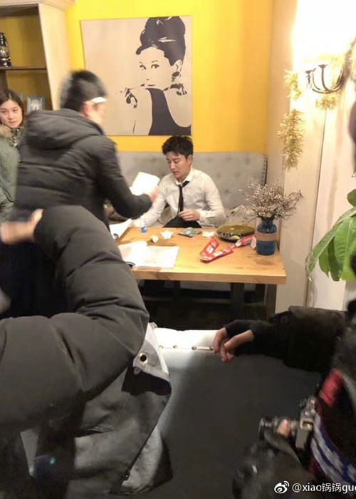 Giả Nãi Lượng vẫn chú tâm vào công việc giữa ồn ào bà xã Lý Tiểu Lộ vướng scandal ngoại tình với rapper PGone. Ảnh: Weibo