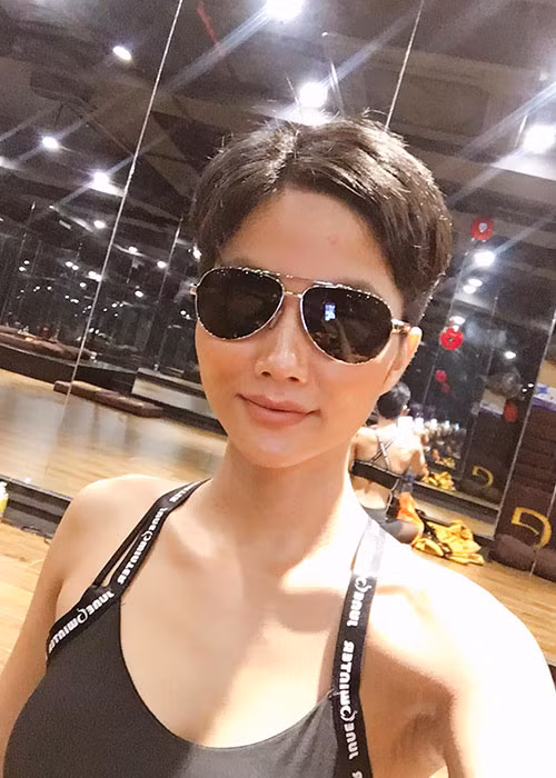 Người đẹp sinh năm 1992 rất chăm chỉ tập luyện để giữ vóc dáng.