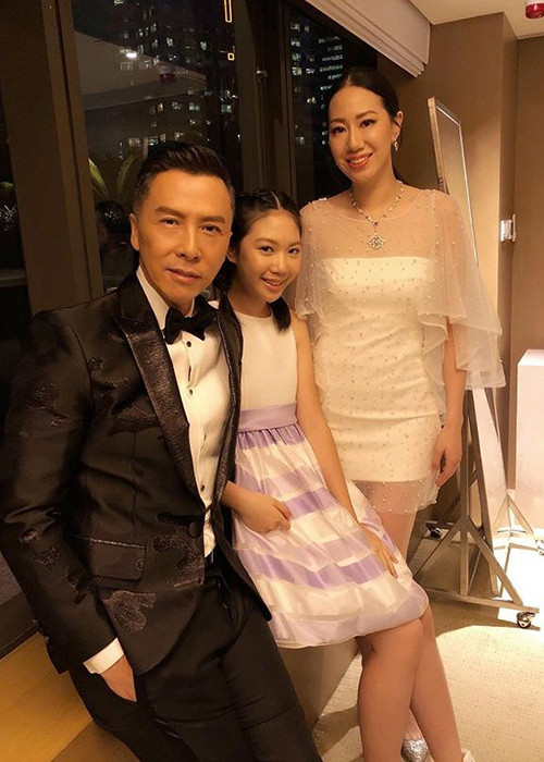 Vợ chồng Chân Tử Đan thường xuyên đưa con gái cưng tham gia các sự kiện. Ảnh: FBNV