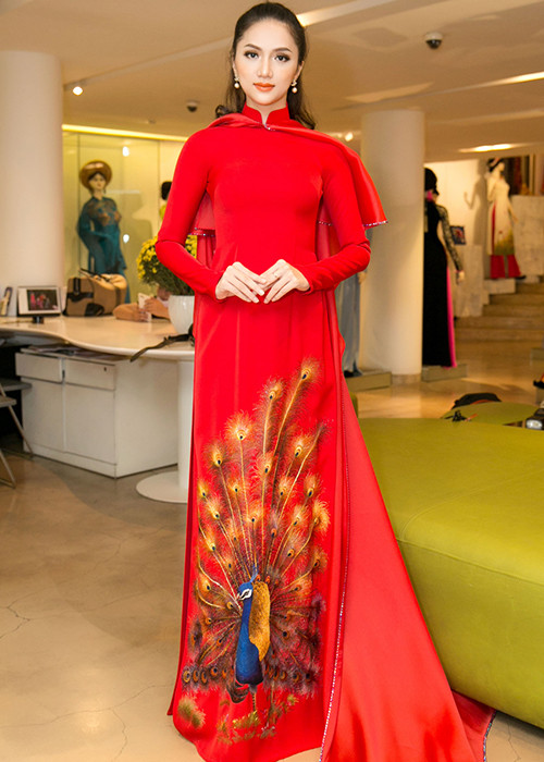 Cận Tết Nguyên Đán, bên cạnh lịch diễn dày đặc, Hương Giang Idol cũng đang tất bật chuẩn bị các công đoạn chuẩn bị cho cuộc thi Miss International Queen Pageant - Hoa hậu Chuyển giới Quốc tế 2018 sẽ diễn ra tại Thái Lan vào cuối tháng 2 tới.