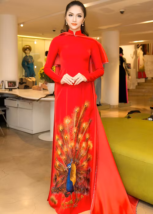 Cận Tết Nguyên Đán, bên cạnh lịch diễn dày đặc, Hương Giang Idol cũng đang tất bật chuẩn bị các công đoạn chuẩn bị cho cuộc thi Miss International Queen Pageant - Hoa hậu Chuyển giới Quốc tế 2018 sẽ diễn ra tại Thái Lan vào cuối tháng 2 tới.