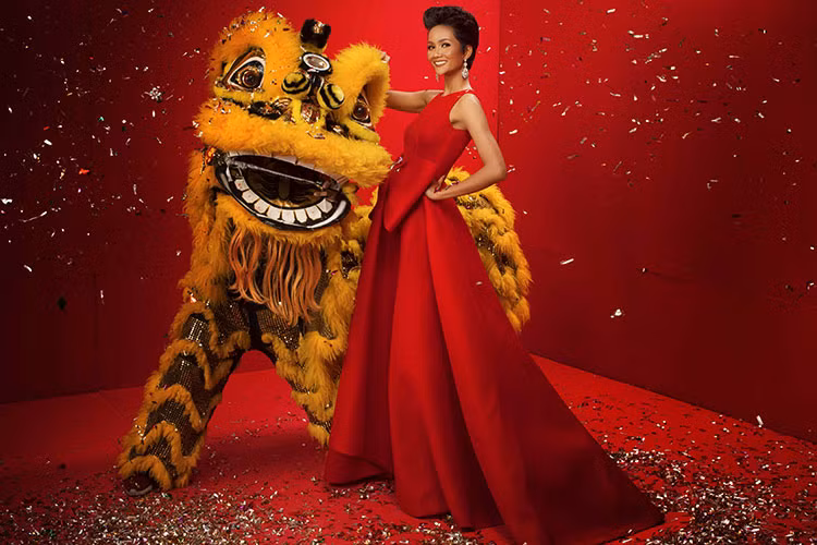 Thông qua bộ ảnh, H’hen Niê, Hoàng Thùy và Mâu Thủy muốn tri ân đến khán giả đã luôn ủng hộ, dõi theo hành trình của mình trong năm qua.