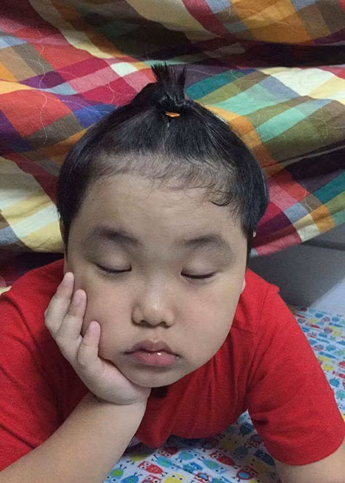 Cậu con trai thứ hai của Xuân Bắc càng lớn càng đáng yêu.