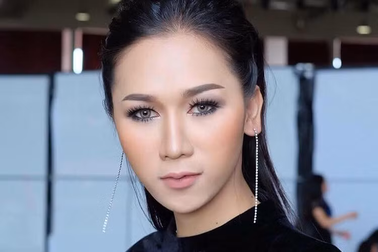 Trước khi thi hoa hậu, Longsy đã nhận được nhiều sự chú ý của cư dân mạng Lào.