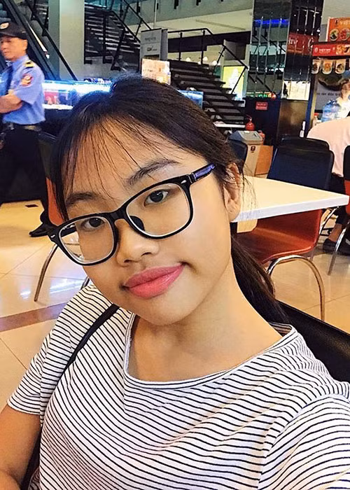  Hot Face sao Việt 24h: Phương Mỹ Chi viết trên trang cá nhân: “Hôm nay sao tôi cô đơn quá. Đi ăn 1 mình, cảm thấy lạc lõng giữa dòng người nô nức".